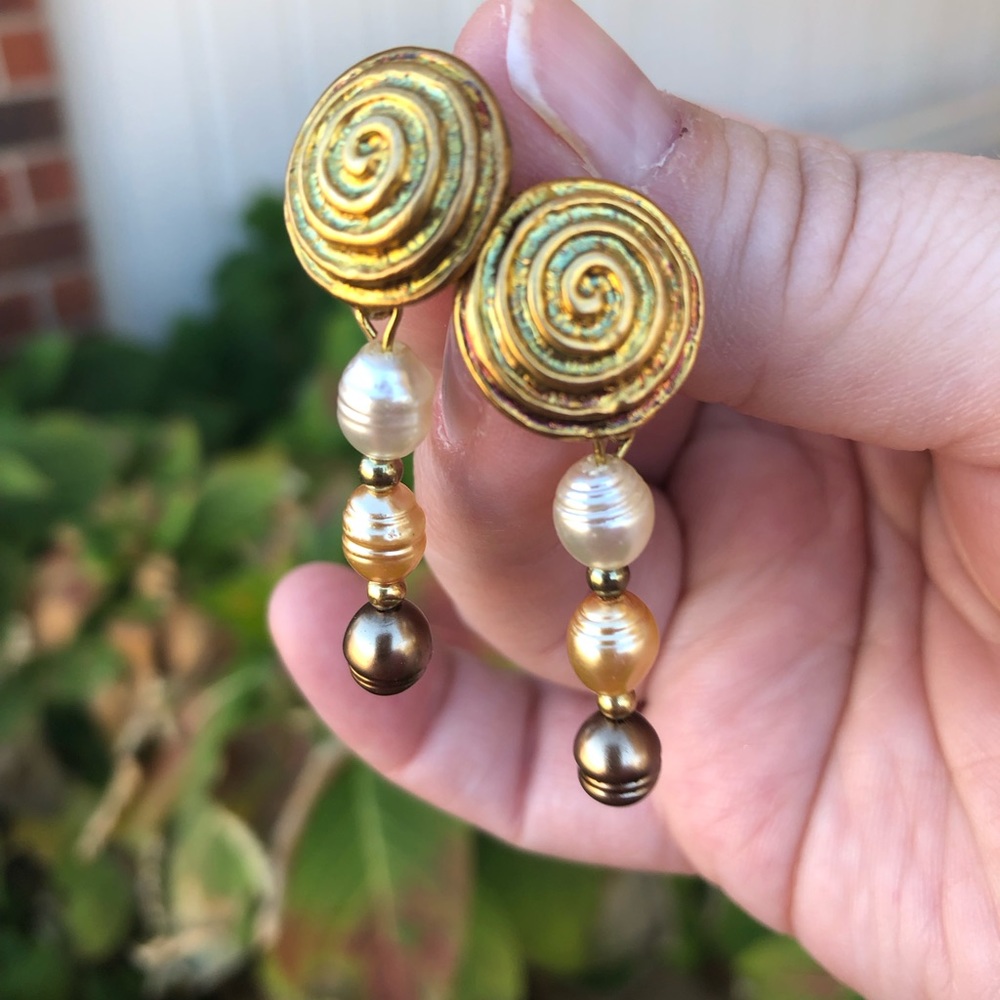 Handmade multicolored pearl and gold earrings